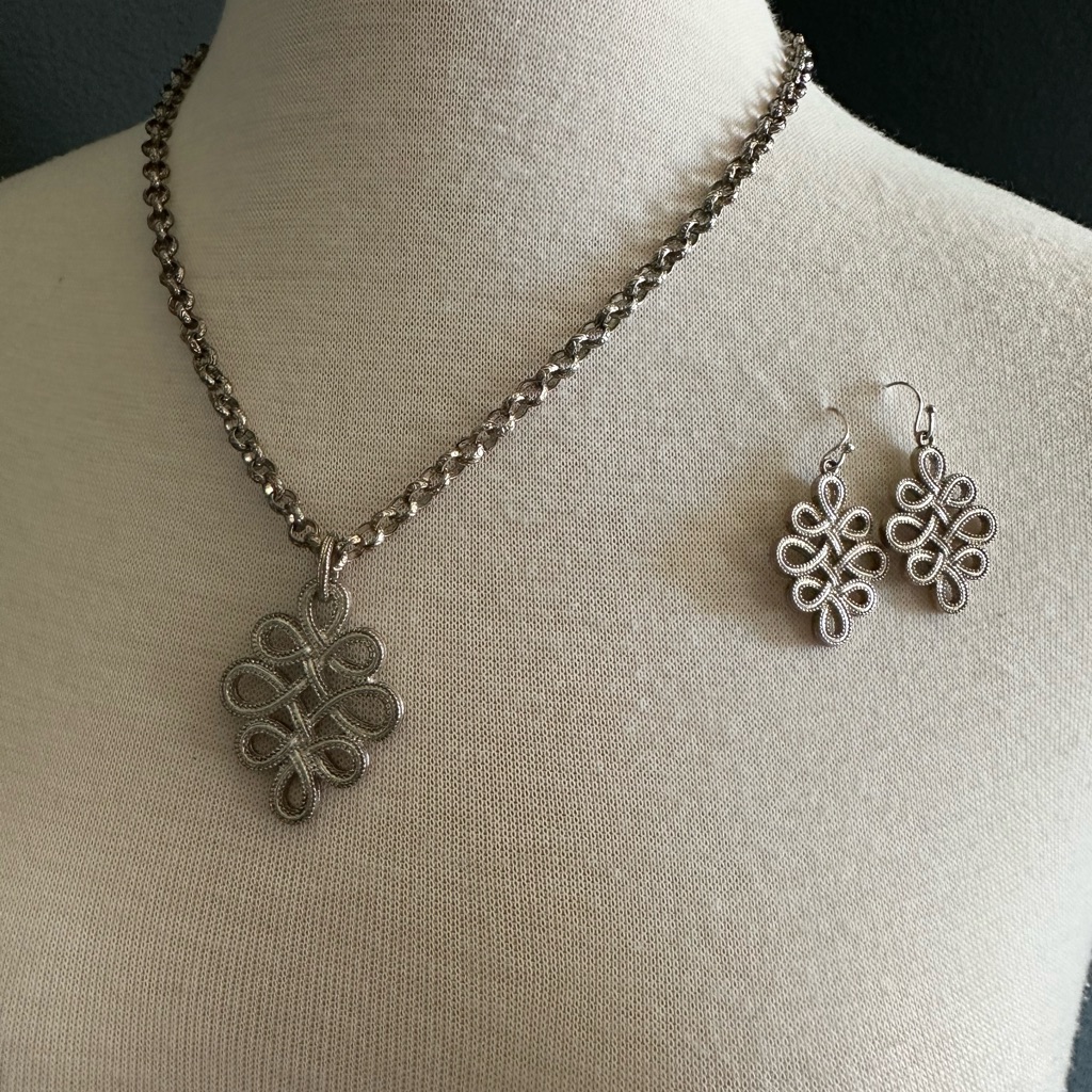 Etienne Aigner Necklace And Matching Earrings 42$